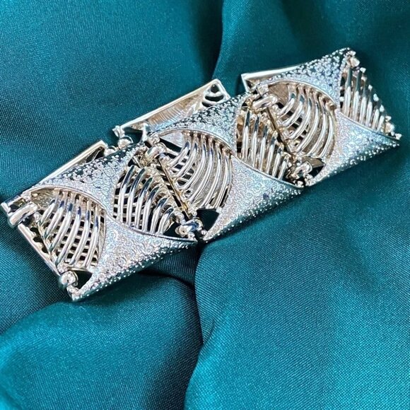 Coro Pegasus Art Deco Brushed Gold Tone Bracelet - Picture 1 of 8